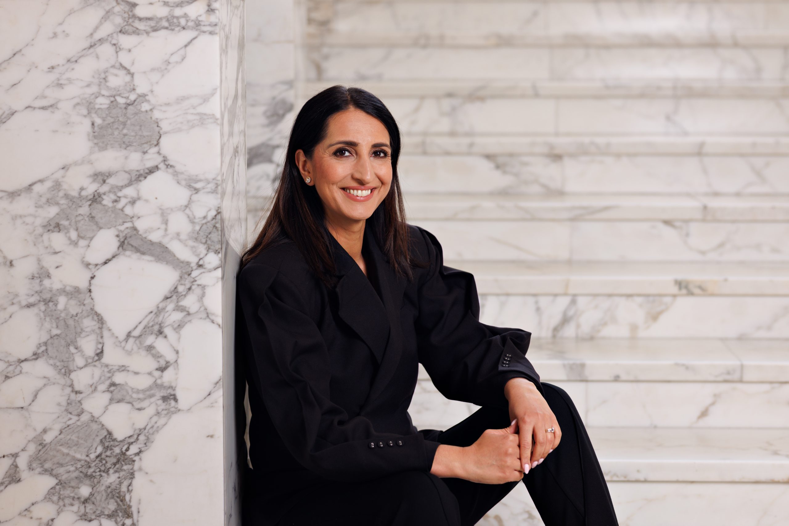 SDP Helsingiltä vankka tuki Nasima Razmyarin jatkolle varapuheenjohtajaksi